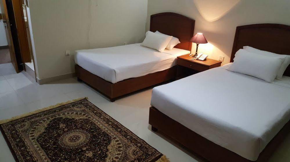 Hotel Crown Inn Karachi Exterior photo